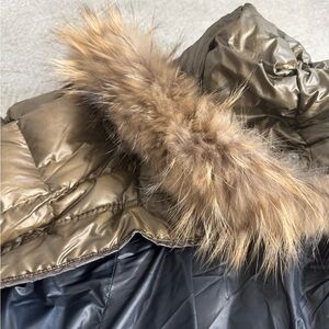 Green Ski Jacket with Faux Fur Trim and Quilted Design